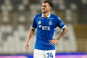 Luis Chávez da asistencia y sale lesionado en victoria del Dinamo Moscú