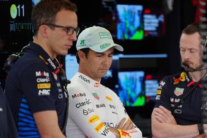 ¿Checo se acerca a Cadillac? Director de la escudería habla sobre el mexicano y su competencia