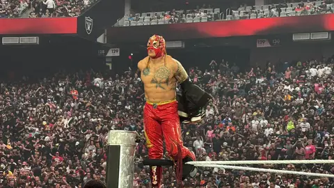 Triple H animó a Rey Fénix tras debut en Wrestlemania: "Es una estrella"