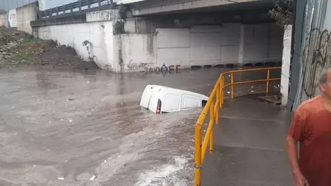 Inundaciones paralizan la Vía Morelos en Ecatepec