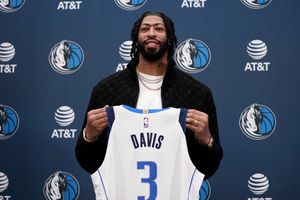 Anthony Davis es consciente del enojo de los aficionados de los Mavs tras la salida de Doncic