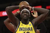 Pascal Siakam es multado con 25 mil dólares en la NBA por confrontar a árbitros