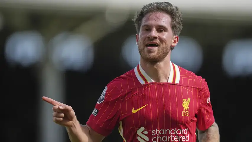 Mac Allister en partido con Liverpool | AP