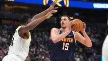 NBA: Nikola Jokic encesta 'irreal' triple en la victoria por paliza en victoria de los Nuggets a Jazz