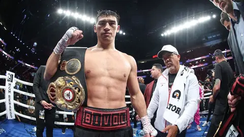 Dimitry Bivol rechazó oferta millonaria para pelear vs Benavidez