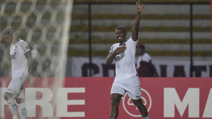 Botafogo gana en el último suspiro y revive en la Copa Libertadores con gol de Cuiabano