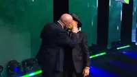 Triple H da polémico beso en la boca a Shawn Michaels y desata furor en redes sociales