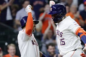 Isaac Paredes conecta cuadrangular en la victoria de los Astros ante los Blue Jays