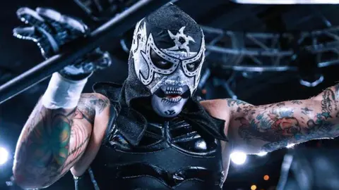 De Cruz Azul para el mundo: Super estrellas de la WWE revelan ser Celestes