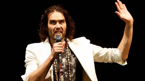 Russell Brand es acusado de violación y agresión sexual
