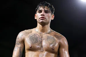 Ryan García, Devin Hayney y Teófimo López, juntos en el Times Square el 2 de mayo