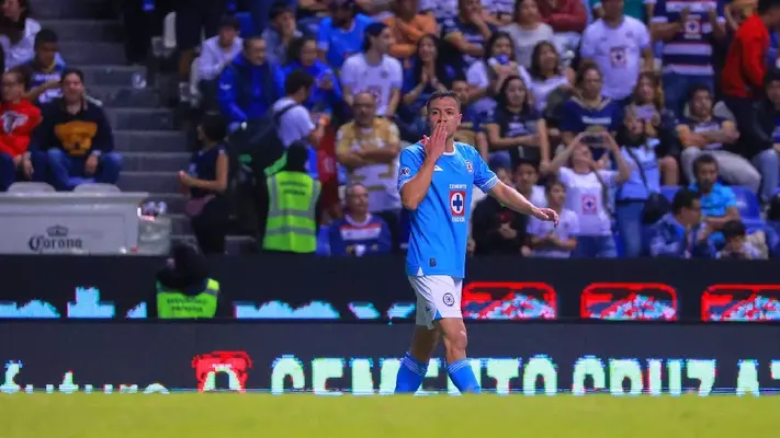 Andrés Montaño hace tremendo golazo en el Cruz Azul vs Pumas
