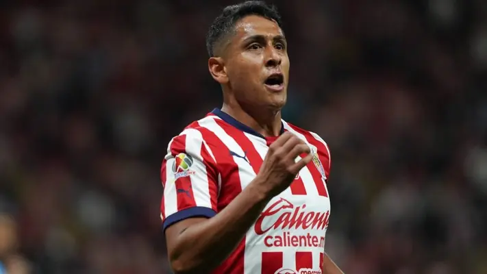 Chivas ejecuta exitosamente 'rara' táctica en tiro de esquina ante Pachuca
