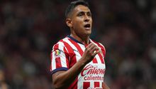 Chivas ejecuta exitosamente 'rara' táctica en tiro de esquina ante Pachuca