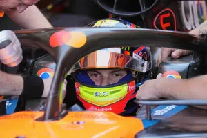 Oscar Piastri sobre rebase de Verstappen: "Frené demasiado pronto"