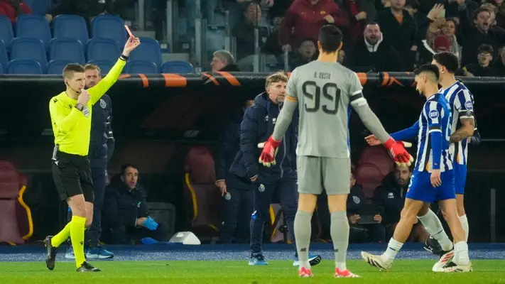 ¿Maldición celeste? Porto eliminado de Europa League por expulsión de un ex de Cruz Azul