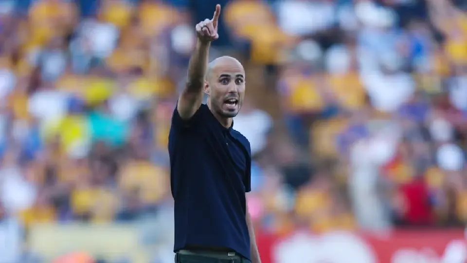 Guido Pizarro recibe emotivo mensaje de su hermano y mosaico de la afición previo a Tigres vs Santos