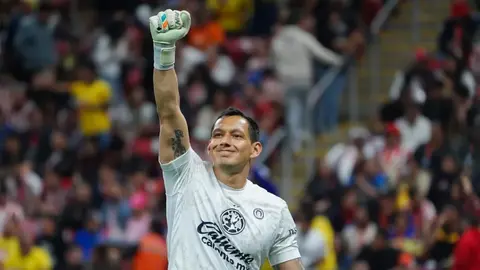 Rodolfo Cota tuvo emotivo momento con su hijo previo al Clásico ante Chivas