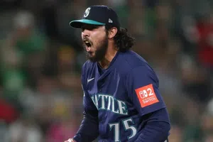 Andrés Muñoz y Rowdy Tellez brillan en victoria de los Mariners sobre los Padres