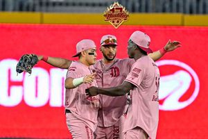 Diablos Rojos aplastan 12-2 a Leones de Yucatán y se llevan la serie inaugural de la temporada