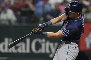 ¡Talento mexicano! Jonathan Aranda conecta su primer cuadrangular de la temporada en MLB