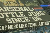Afición de PSG lanza mensaje en tifo a Bukayo Saka: "Un Antony de Tem..."