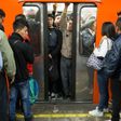 Usuarios reportan desalojo de tren en la estación Acatitla en Metro de la CDMX