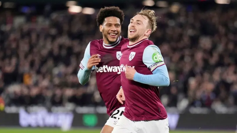 West Ham vence y hunde a Leicester City en Premier League con Edson Álvarez como titular