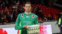 Portero en el futbol noruego recibió huevos como premio al MVP