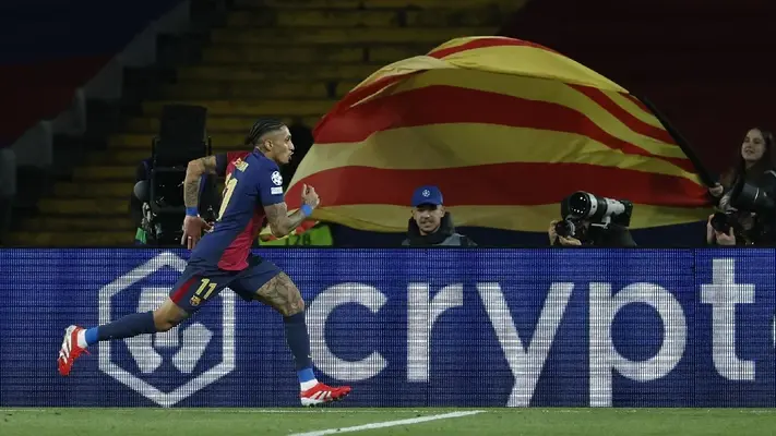 Champions League: Raphinha celebra ‘a lo Messi’ en goleada sobre Benfica