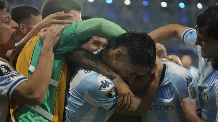 ¡Sin piedad! Racing goleó y eliminó a Colo Colo en Libertadores