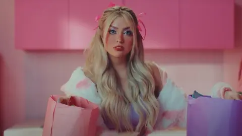 AriGamePlays estrena nueva canción ¿Le tira a su ex Juan Guarnizo?