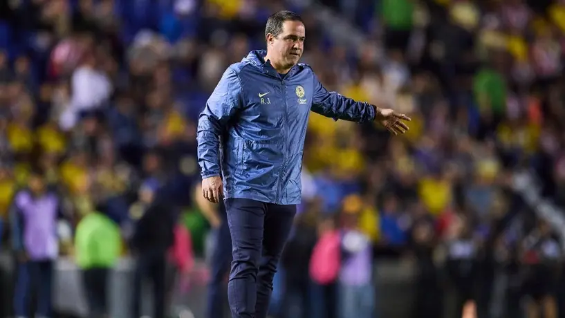 André Jardine luce técnica para tirar penaltis a lo Raúl Jiménez