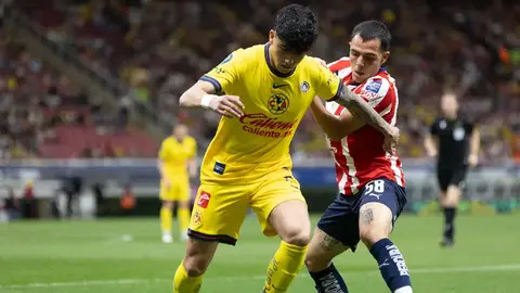 Kevin Álvarez sufre herida tras botellazo lanzado desde la tribuna en el Clásico Nacional