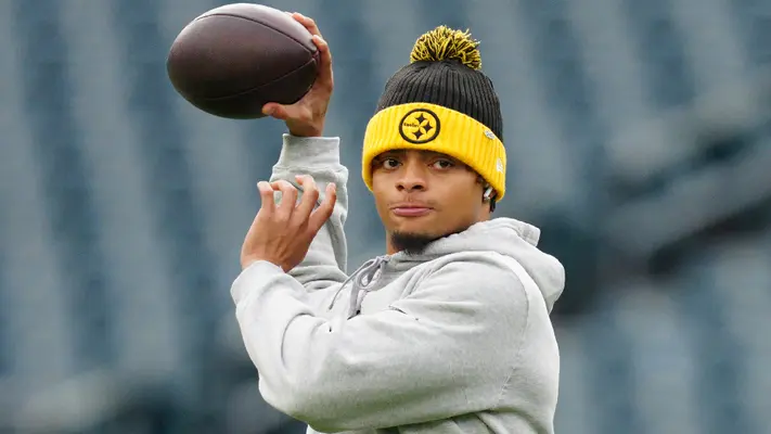 Justin Fields es nuevo quarterback de los Jets