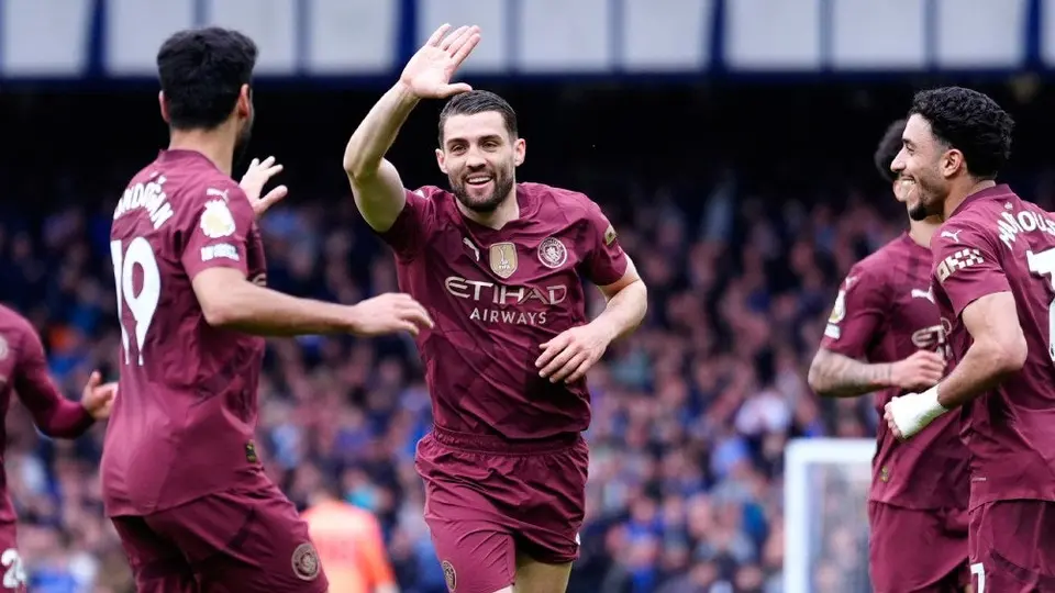 Manchester City vence a Everton y mantiene vivas las esperanzas de clasificar a Champions League