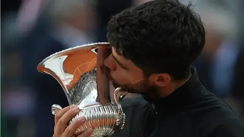 Carlos Alcaraz supera una vez más a Jannik Sinner y se corona en Roma