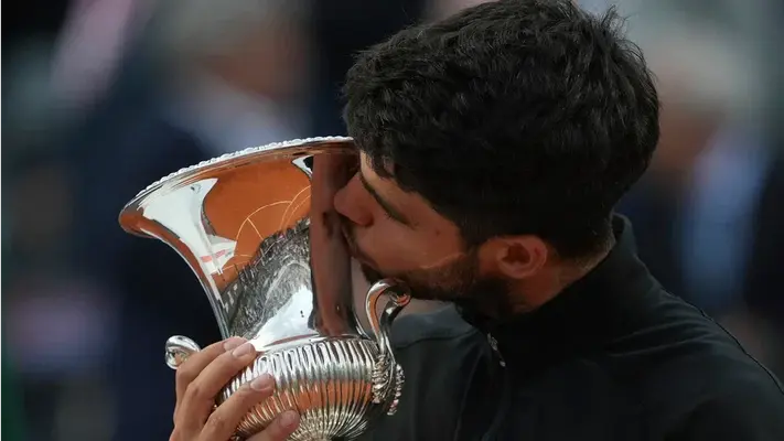 Carlos Alcaraz supera una vez más a Jannik Sinner y se corona en Roma