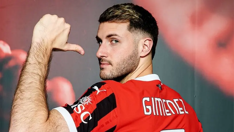 ¡Locura Total! Playera del Milan de Santi Giménez ya se vende en puestos piratas de la CDMX