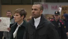 Tribunal español anula la condena por violación del futbolista Dani Alves