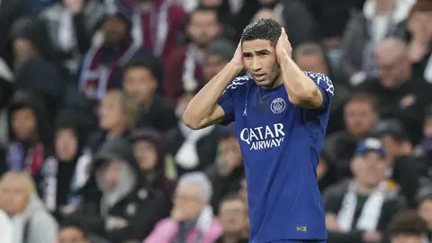 ¡Para el olvido! Protocolo se confunde en el Aston Villa vs PSG y ponen himno de Europa League