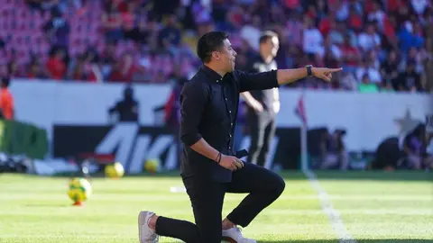 Gonzalo Pineda se lanza en contra el arbitraje tras empate ante Juárez en el Estadio Jalisco