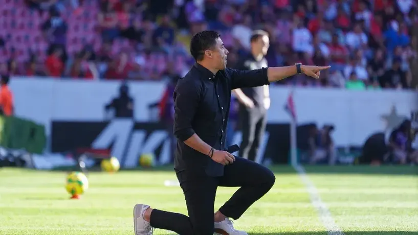 Gonzalo Pineda se lanza en contra el arbitraje tras empate ante Juárez en el Estadio Jalisco