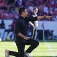 Gonzalo Pineda se lanza en contra el arbitraje tras empate ante Juárez en el Estadio Jalisco