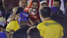 Aficionados entre América y Chivas protagonizaron salvaje riña afuera del Ciudad de los Deportes