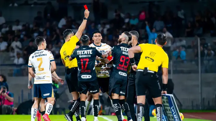 ¡Llegó la primera! Sergio Ramos fue expulsado por agresión ante Pumas