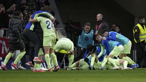Atlético de Madrid y Barcelona termina con gestos emotivos en el Metropolitano