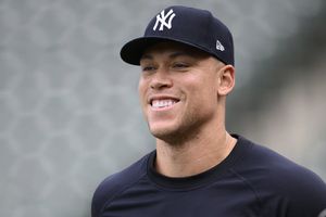 ¡Se enojó el Señor Juez! Aaron Judge mandó a callar a fanáticos con tremendo swing
