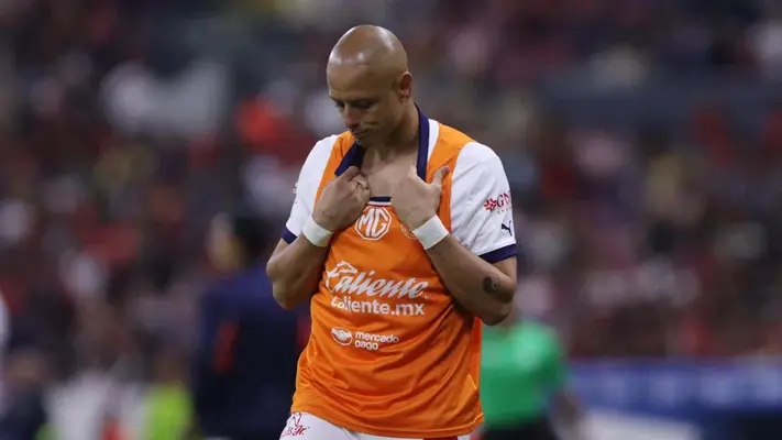 Gerardo Espinoza manda mensaje a Chicharito tras dejarlo en la banca: "Confianza ha tenido"