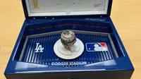 Los Angeles Dodgers rinden homenaje a Fernando Valenzuela en su anillo de campeón de la MLB